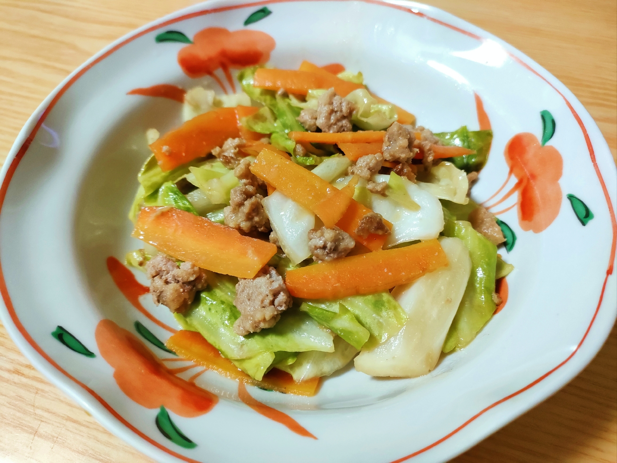 キャベツと人参と豚ひき肉の味噌炒め