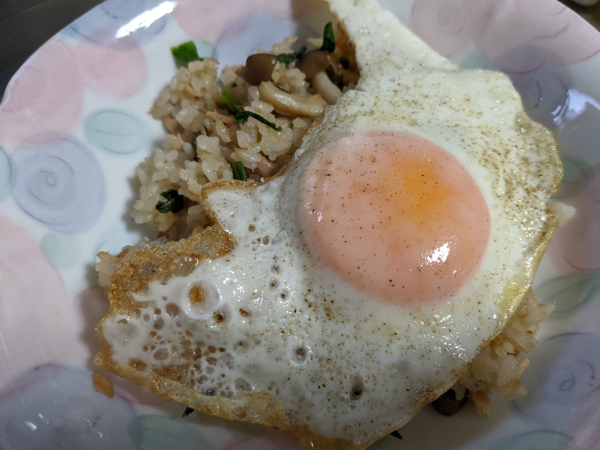 目玉焼き乗せツナチャーハン