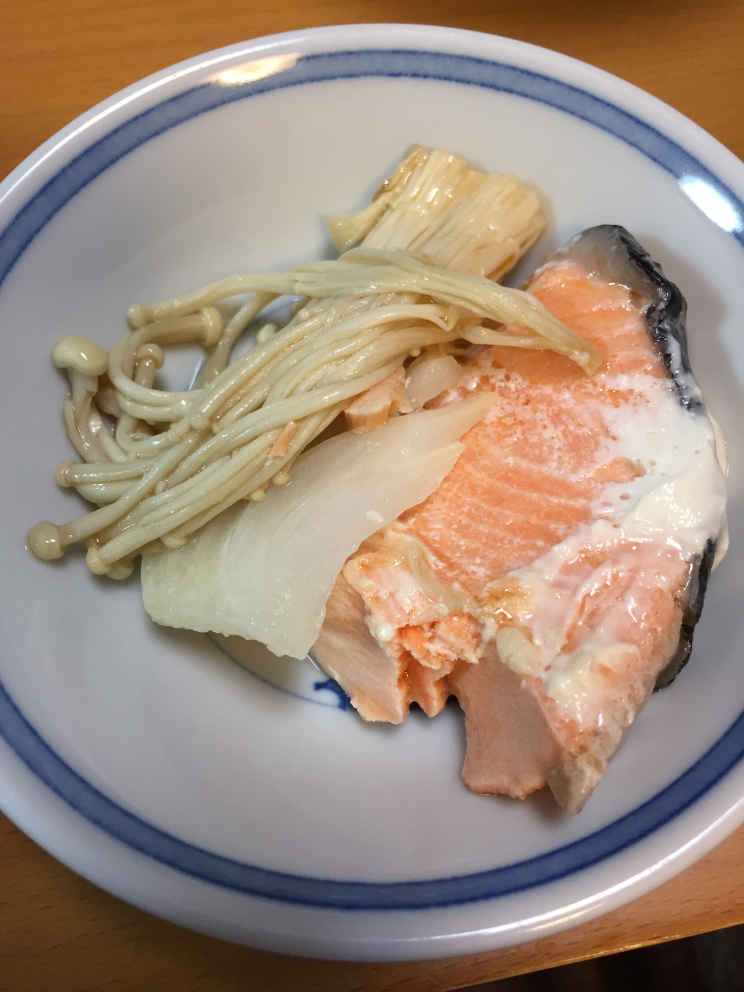 シャケとエノキの味噌バター焼き