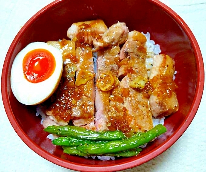 ガーリックオニオンソースでスタミナポークステーキ丼