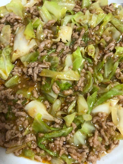 ご飯が止まらない！粗挽き挽肉とキャベツのそぼろ