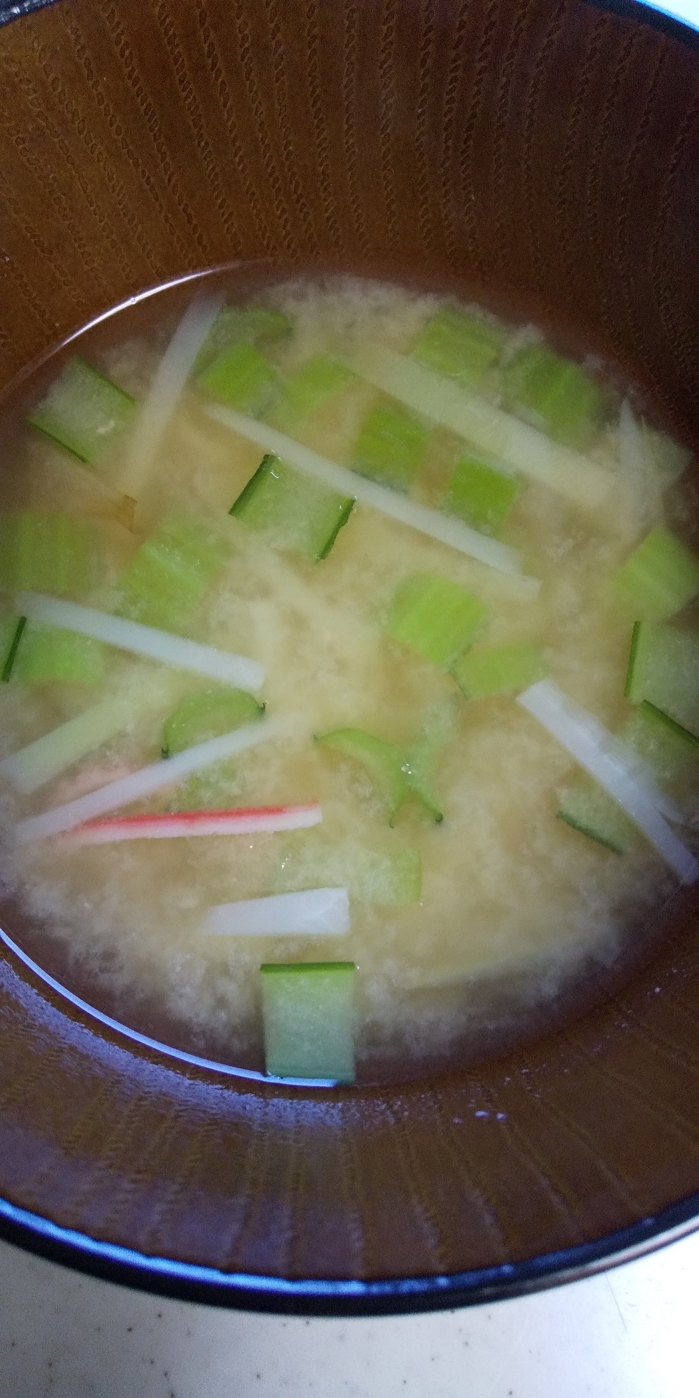 小松菜と大根の皮とカニかまのお味噌汁