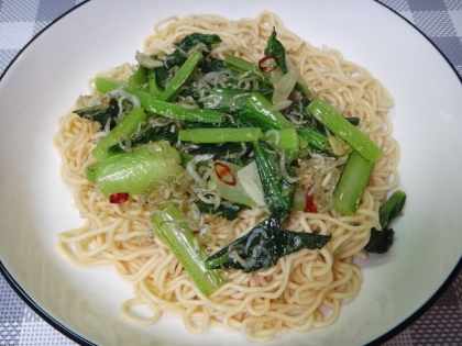 こんばんは♪チルド麺がなくてカップ焼きそばの麺を使いました(^-^;カルシウムたっぷり、ピリ辛味で美味しかったです♪レシピありがとうございました(^-^)