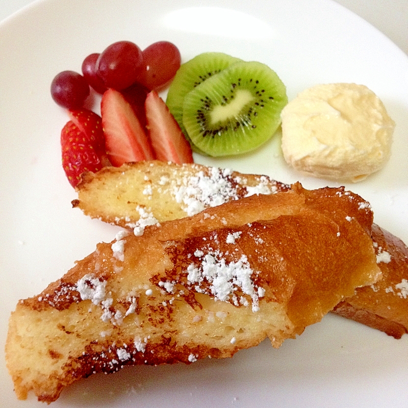 休日のランチ♪フランスパンのフレンチトースト♪