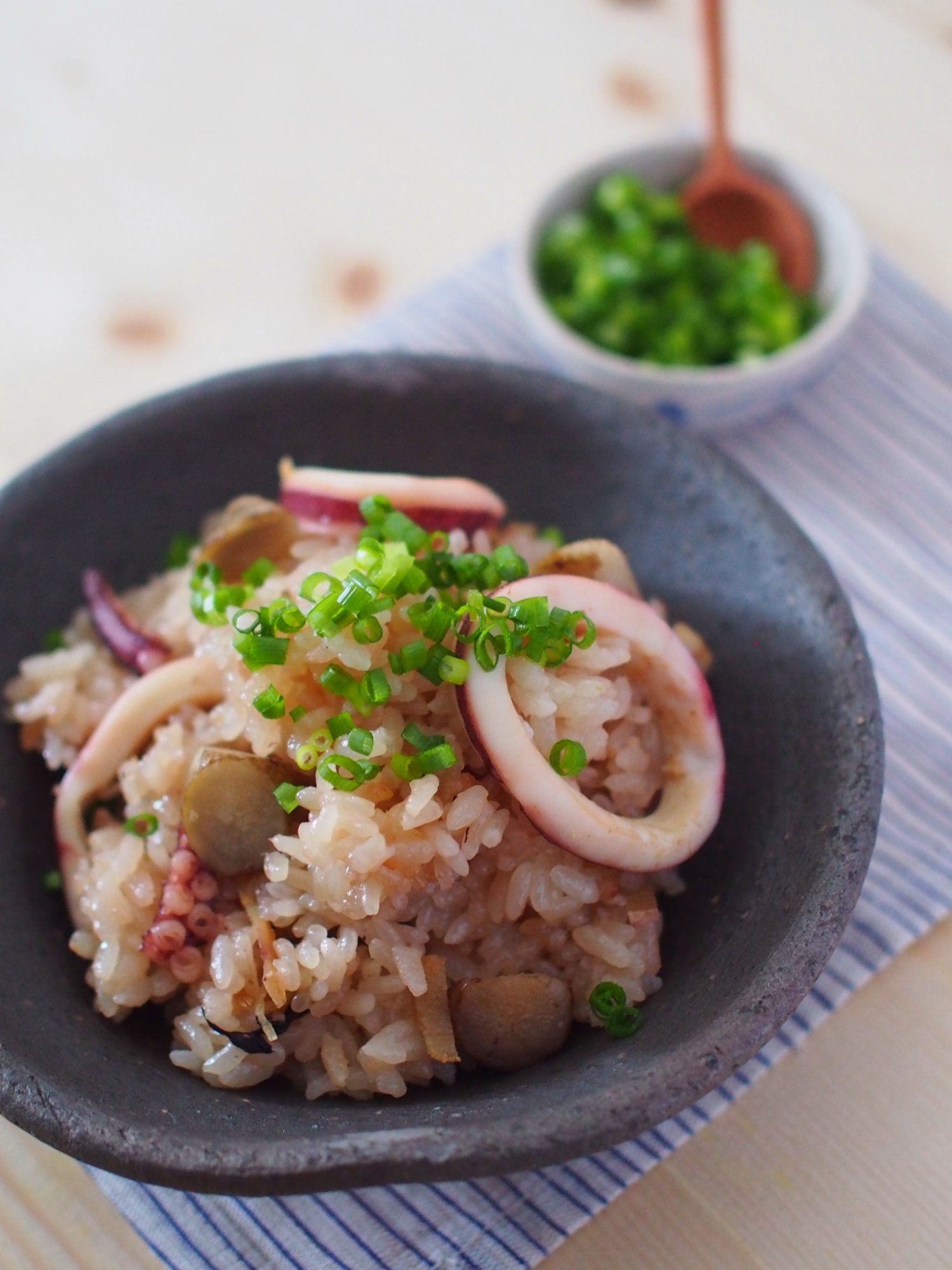 切って入れるだけ！イカ飯おこわ