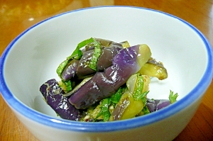 レンジで簡単！茄子と大葉の生姜醤油和え