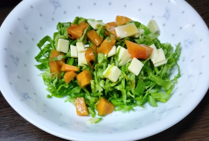 国産チーズと柿☘️ナッツのサラダ