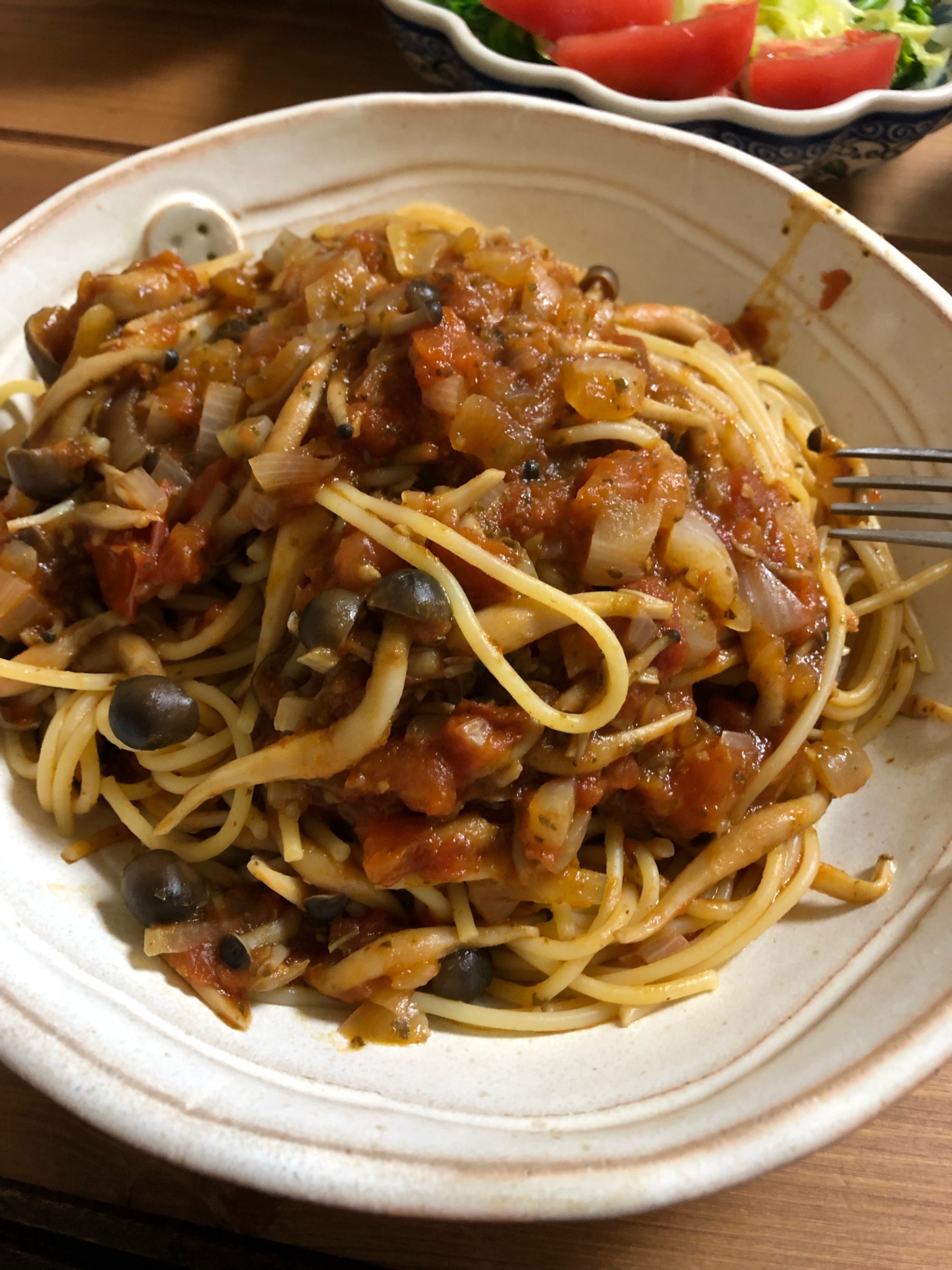 シメジと玉ねぎのトマトスパゲティ