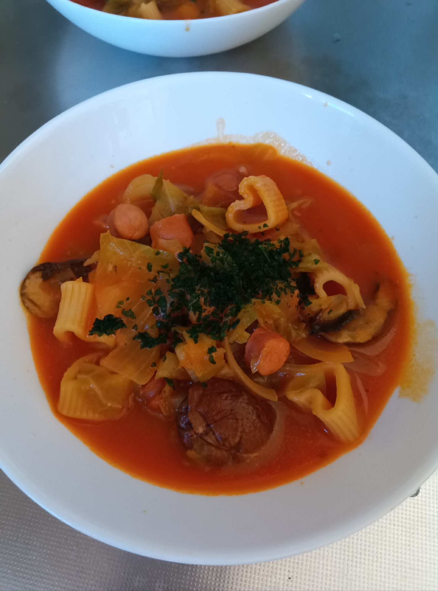 パスタ入りウインナーとキャベツの野菜スープ