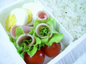 お弁当の彩りに くるくる ハム レタス レシピ 作り方 By V るん 0394 楽天レシピ お弁当の彩りに くるくる ハム レタス レシピ 作り方 By V るん 0394 楽天レシピ