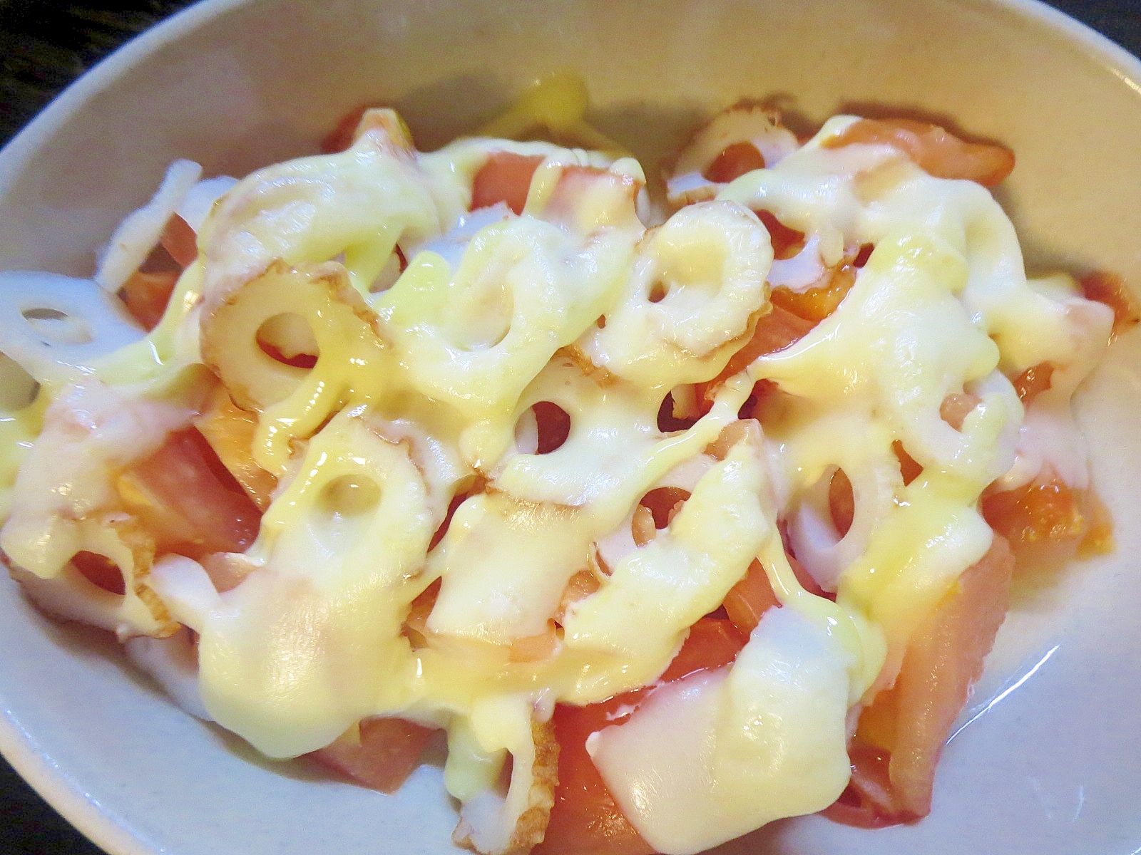トマトと竹輪のチーズ焼き