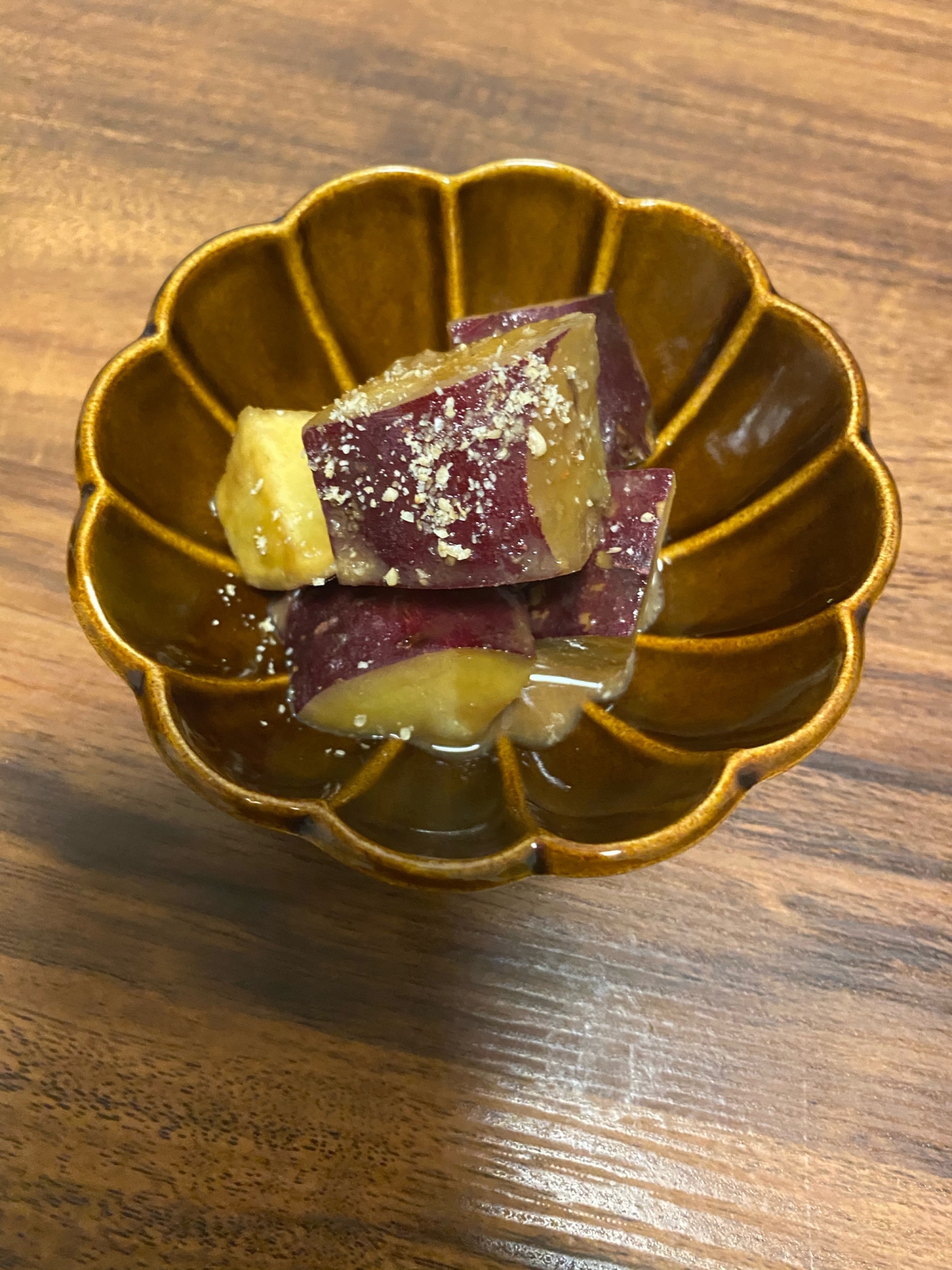 サツマイモの胡麻煮