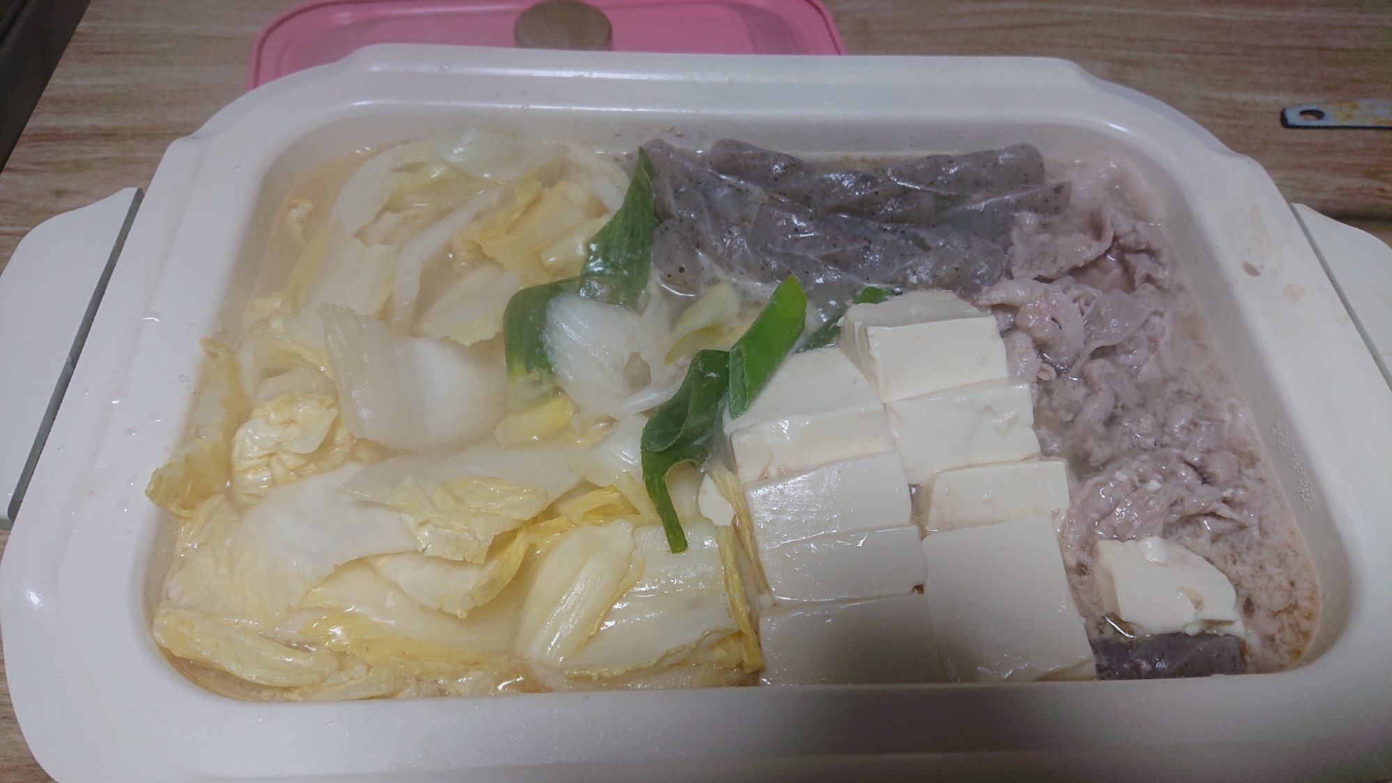 鶏ガラとごま油で！水炊き鍋