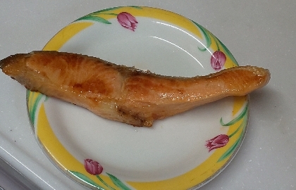 キッズ時短さん、こんにちは☺️
朝食に鮭を焼きました♡
簡単にフライパンでできて、良いですね☘️
レシピ感謝です(*´∀)ﾉ
