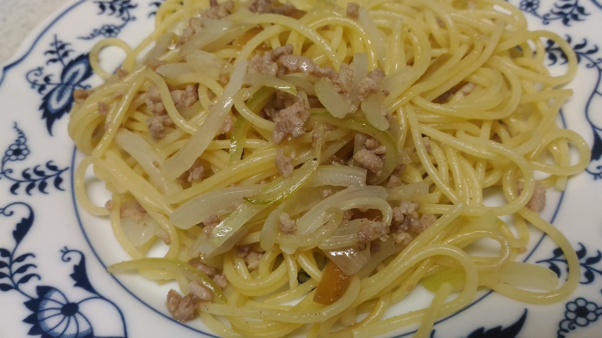 茗荷の醤油漬けと豚挽き肉の和風パスタ