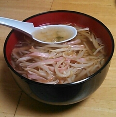 透き通っていてあっさりしてるのにしっかり味はあるのでラーメンにぴったりですね。いつも作るのと違って、ニンニクを少し入れると風味が増して美味しかったです(^^)