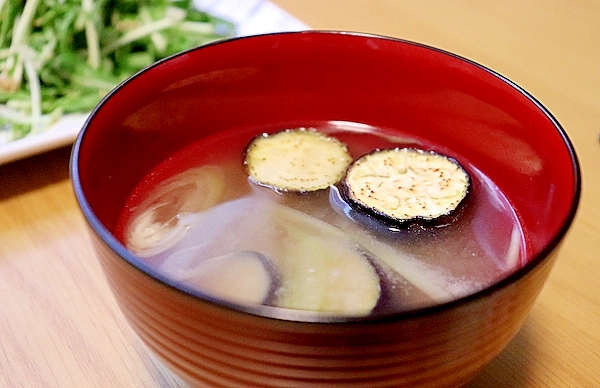 ひと手間でコクUP【焼きナスとみょうがのお味噌汁】