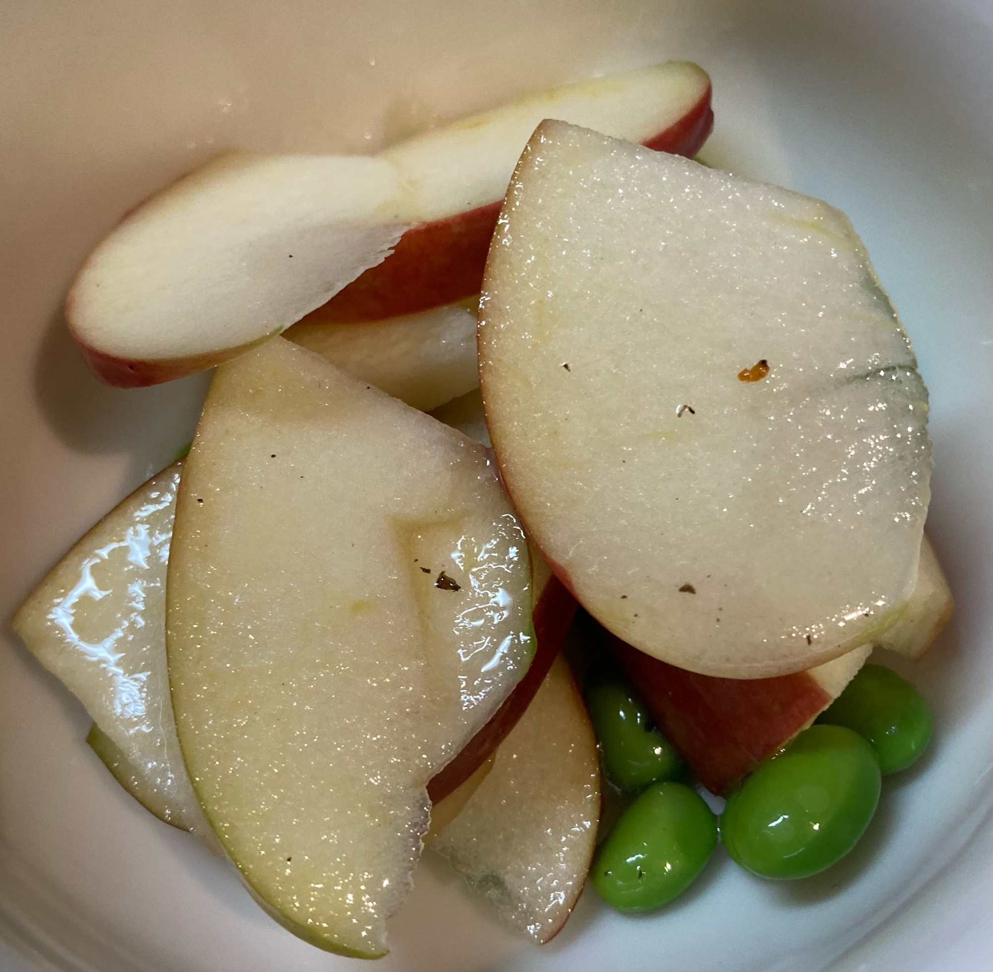 りんごと枝豆のサラダ