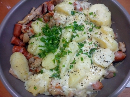 フライパンでチーズとポテトがが焦げる迄焼き上げると、更に美味しいです