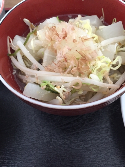 大根の葉と油揚げと豆腐の味噌汁