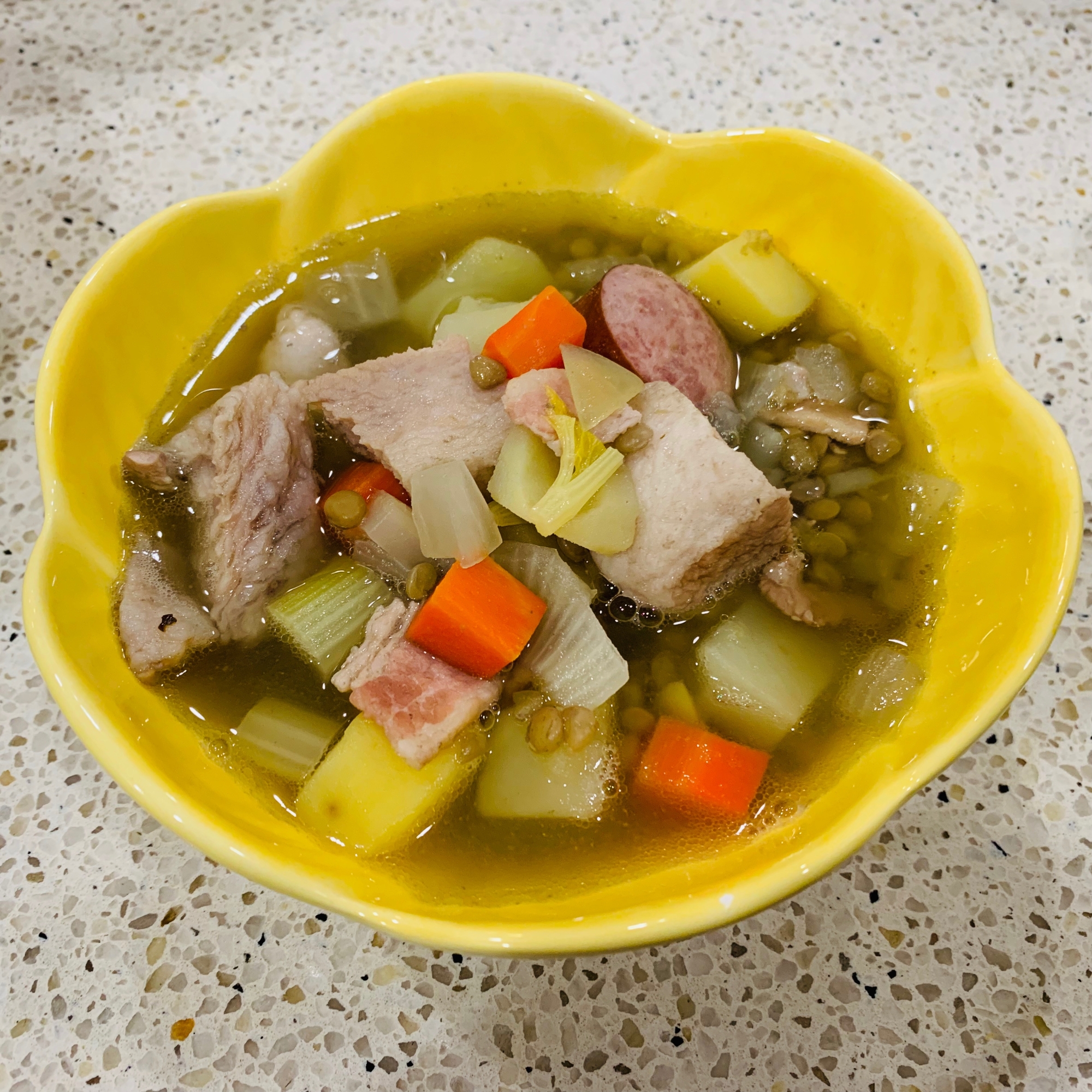 豚バラ肉とレンズ豆のスープ