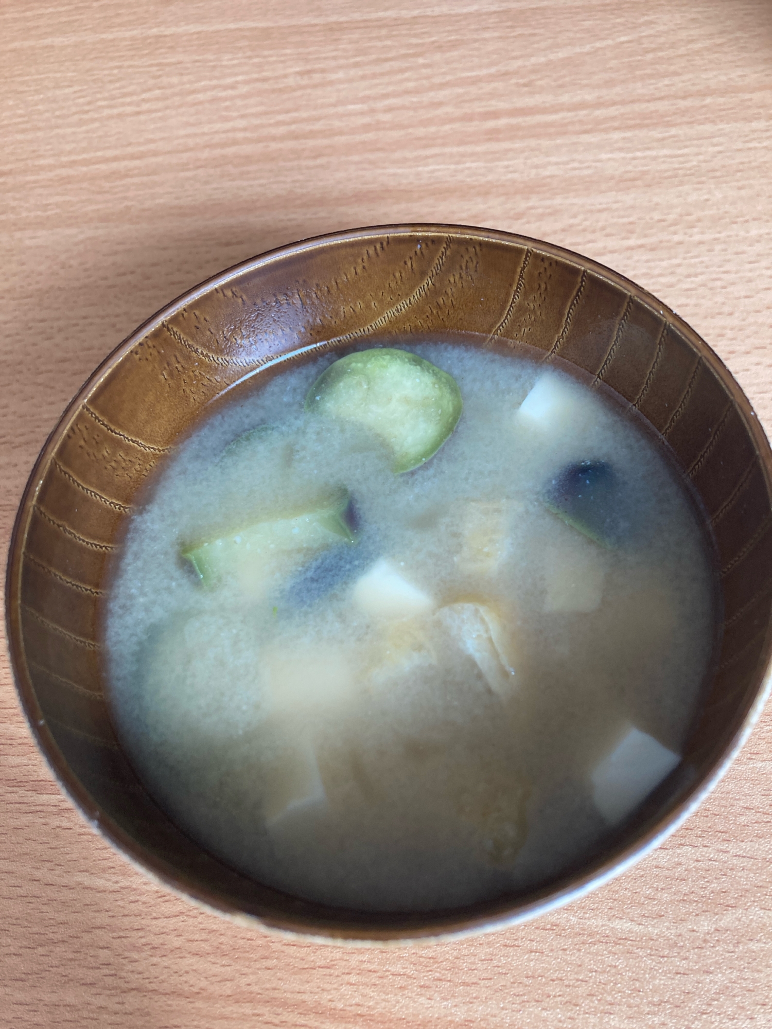 なす、豆腐、油揚げの味噌汁