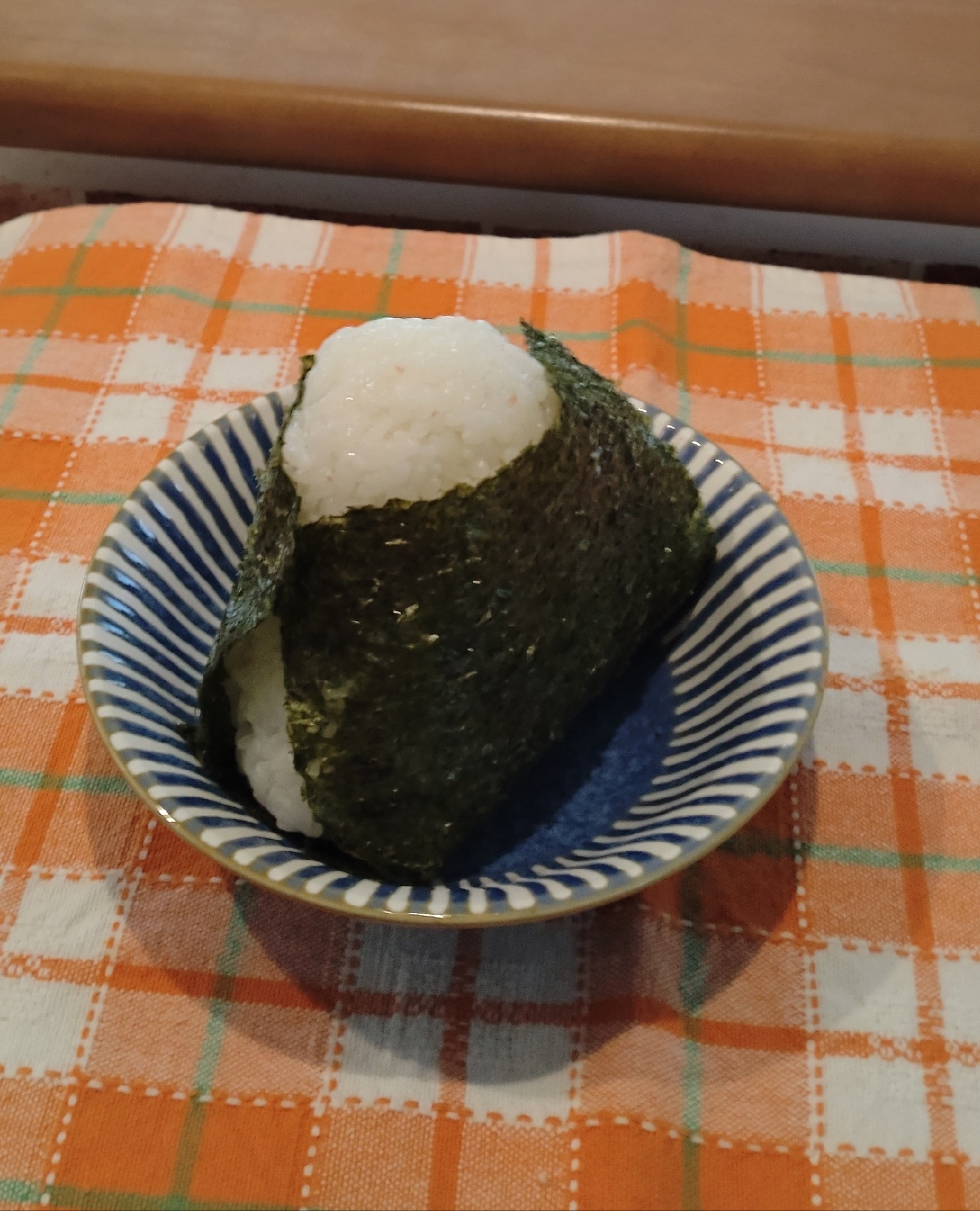 蒸し鶏と塩昆布のおにぎり