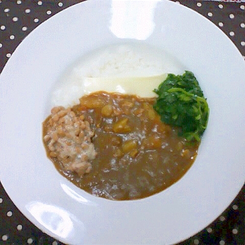 ほうれん草とチーズの納豆カレー