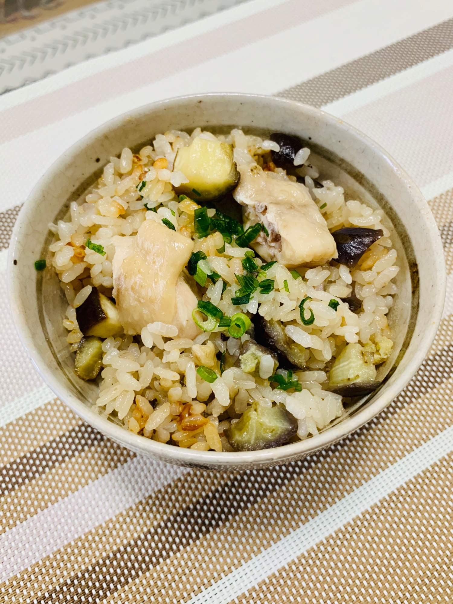 ナスと鶏肉の炊き込みご飯 レシピ 作り方 By よっしぃ 楽天レシピ ナスと鶏肉の炊き込みご飯 レシピ 作り方 By よっしぃ 楽天レシピ