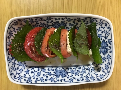 ごま油の風味が良く、豆腐や大葉で和風なカプレーゼが新鮮でした。
美味しい・簡単・節約の三拍子揃って、
家族にも大好評でした。
素敵なレシピありがとうございます。