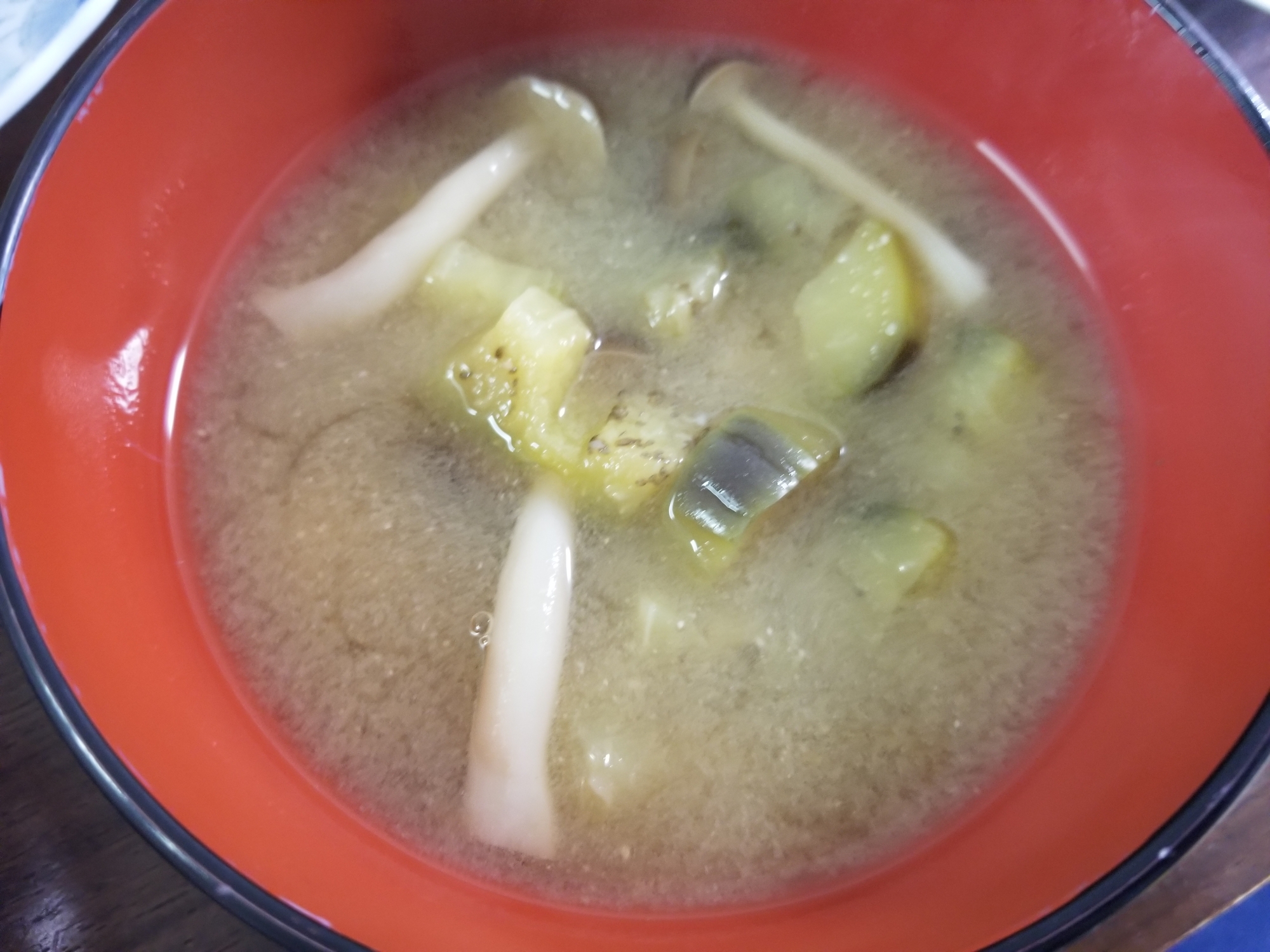 茄子としめじのお味噌汁