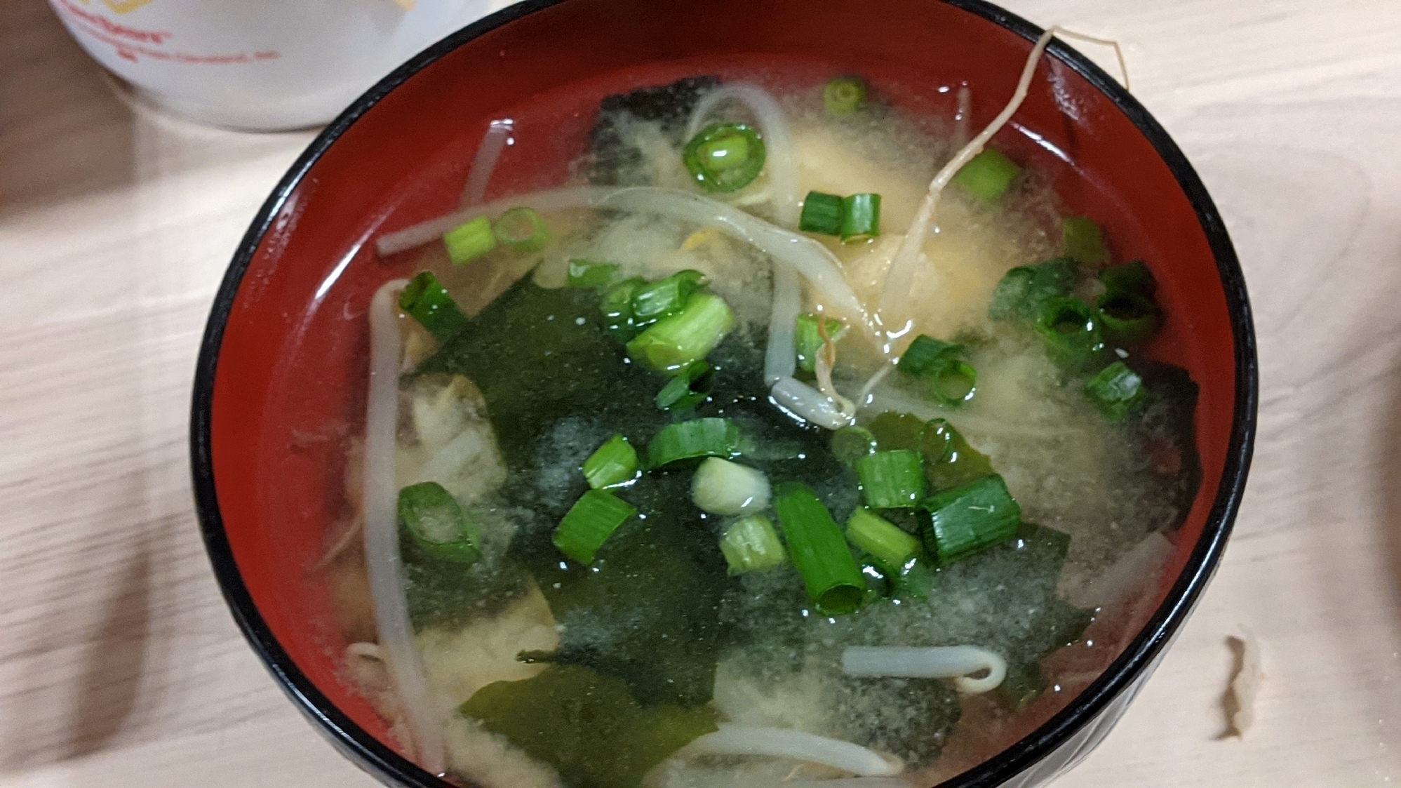 もやし、ワカメ、油揚げ味噌汁♪