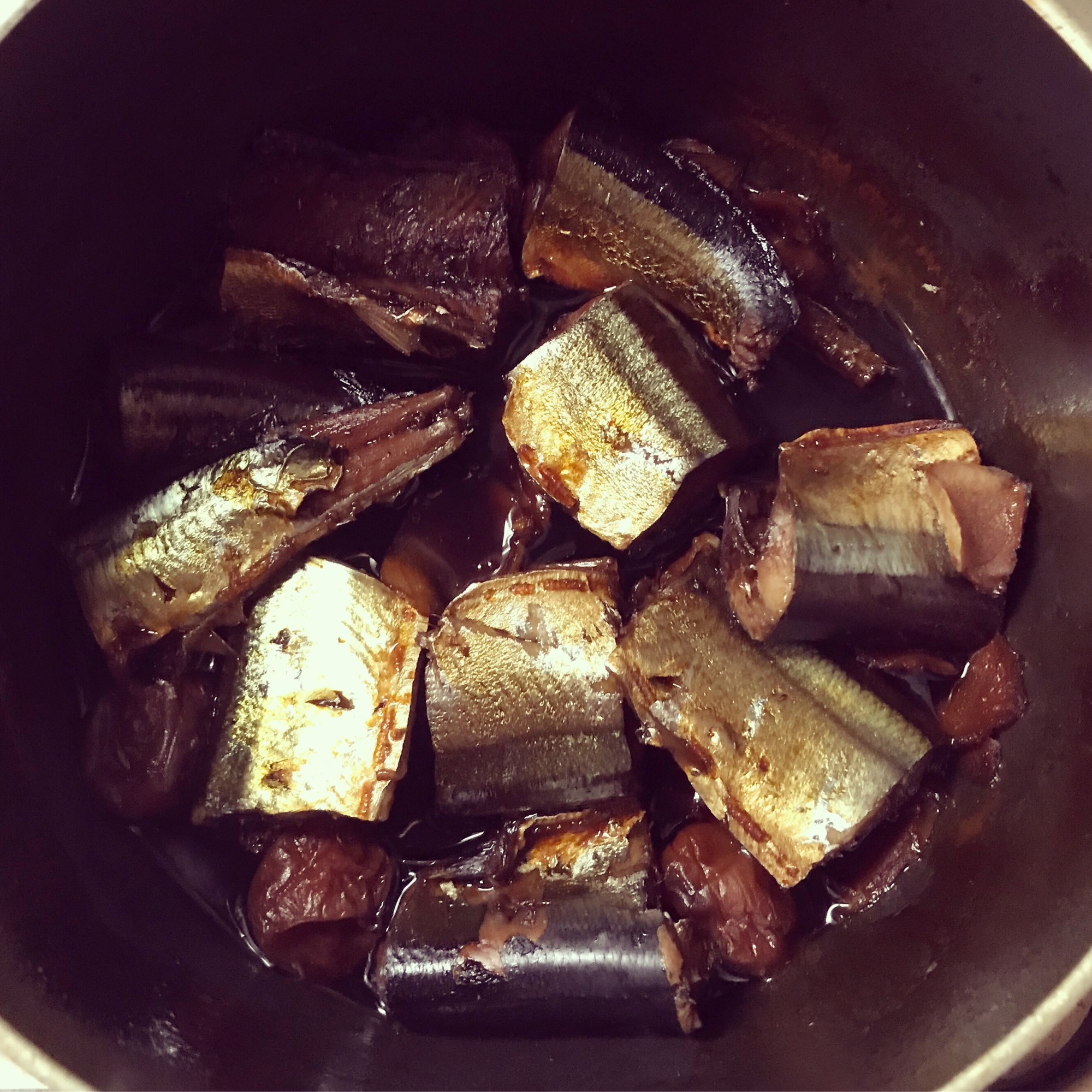 骨までホロホロ!秋刀魚の梅煮