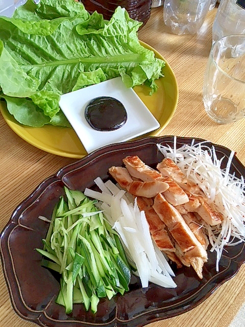 野菜たっぷり★サンチュの鶏肉包み