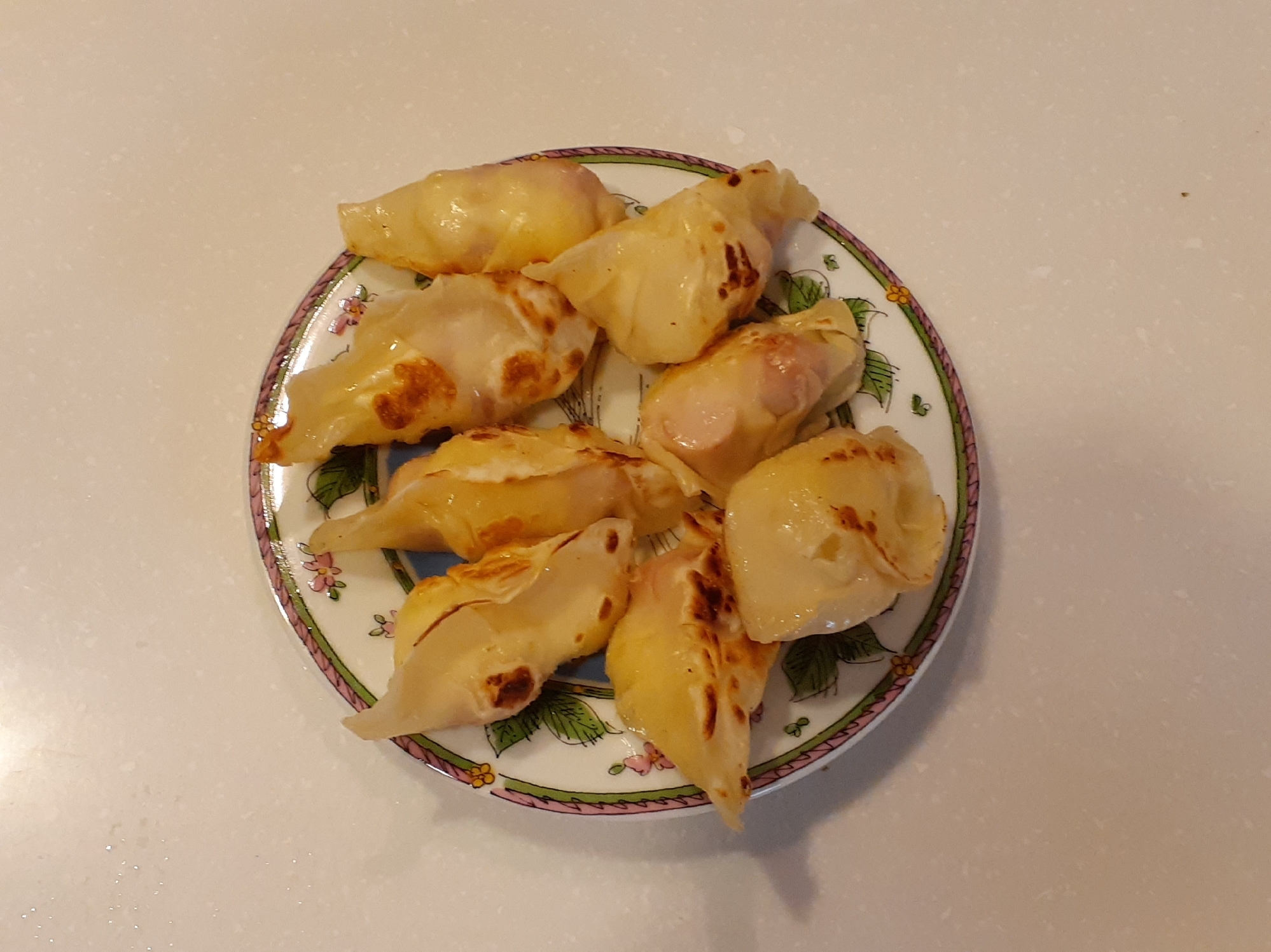 ポテトとウインナーの入ったオヤツ餃子 レシピ 作り方 By ふみづき 楽天レシピ