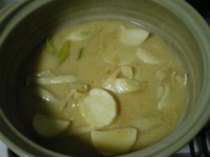 サトイモとエリンギの味噌鍋