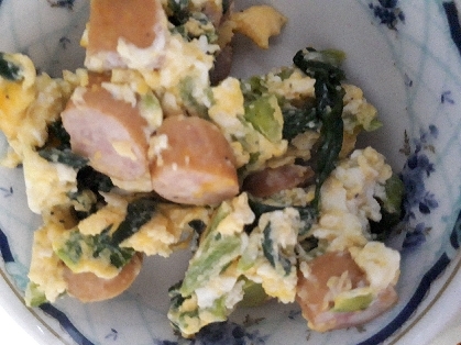 朝食におすすめ！ほうれん草とウインナーと卵の炒め物