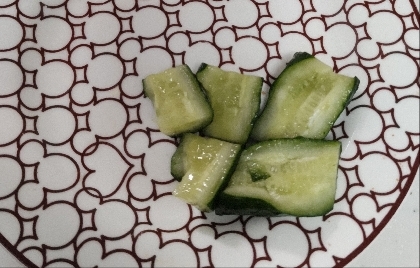 おとさん♪収穫したきゅうりで夕飯用の付け合せに作りました☘️いただくの楽しみです♥
今日は1日雨になりました(⁠✿⁠☉⁠｡⁠☉⁠)明日から7月ですね(汗)
