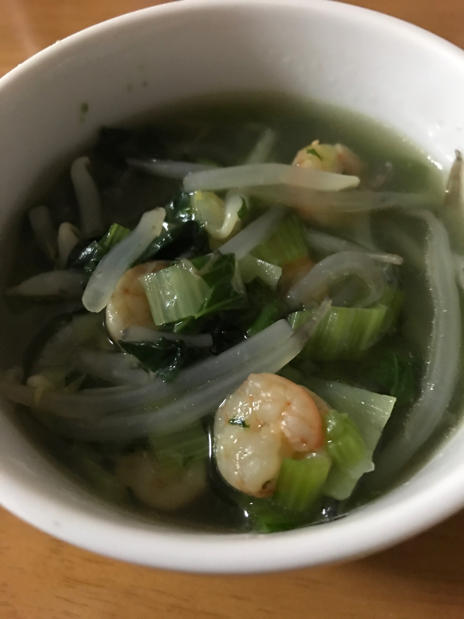エビ、もやし、小松菜の中華スープ