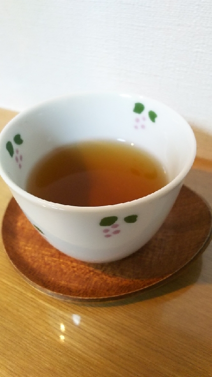 のどがほんわりしました。
優しくておいしい♪
風邪ひき中なのでうれしい飲みもの。
麦茶に生姜ってあうんですね。
素敵なレシピありがとうございます。
