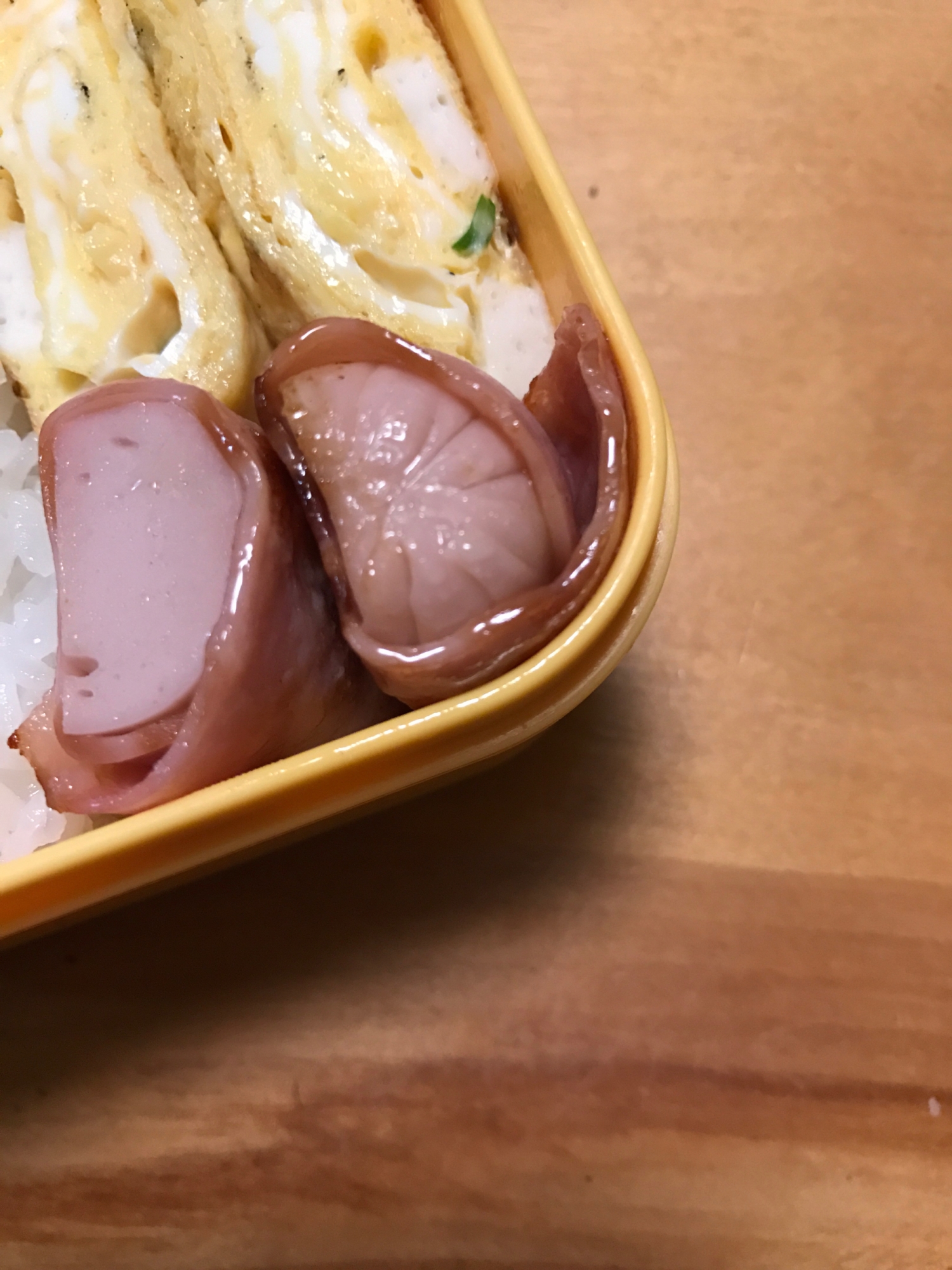 魚肉ソーセージのカレーベーコン巻き
