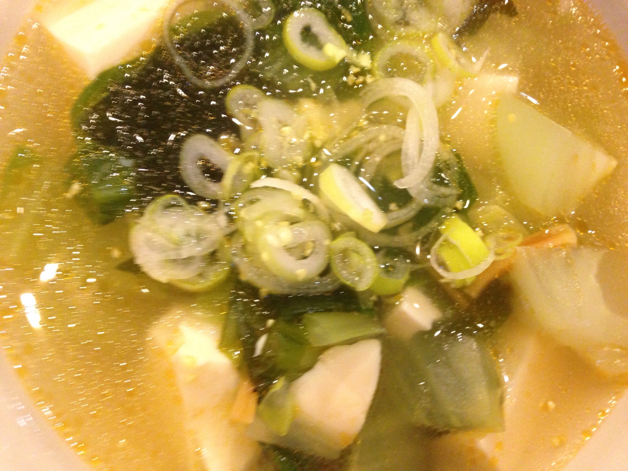 青梗菜とわかめと豆腐と干し貝柱とねぎのスープ