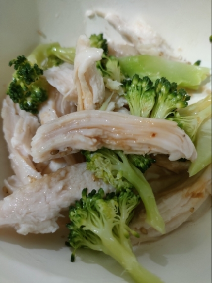 【レンジ調理】無限ブロッコリーと蒸し鶏のサラダ