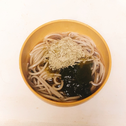 とろろ昆布とわかめのお蕎麦