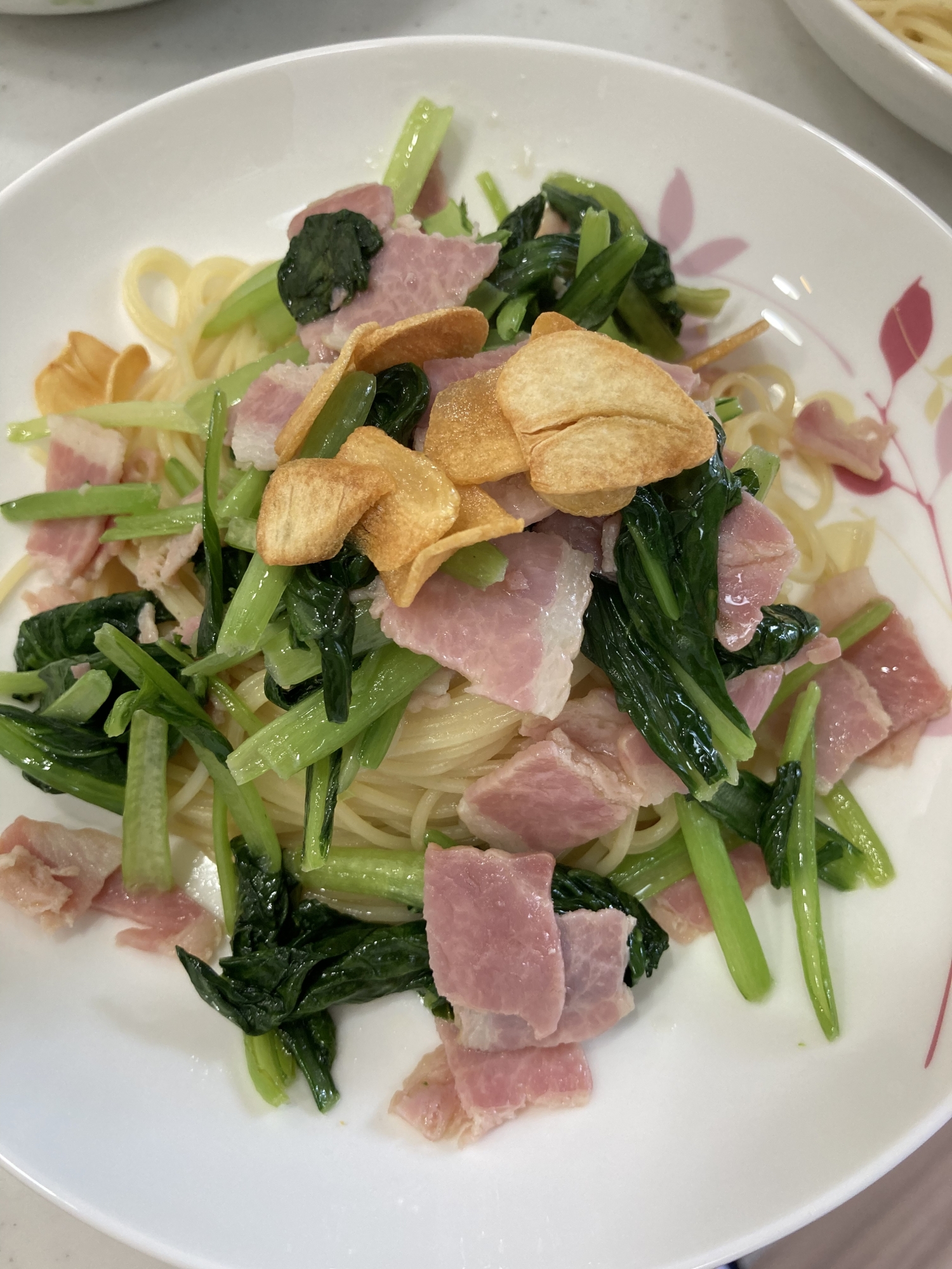 小松菜とベーコンのガーリックパスタ