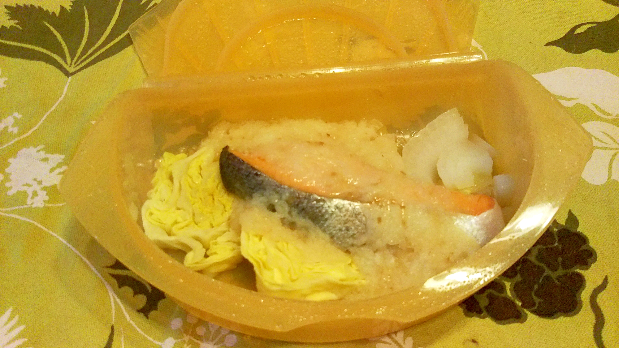 鮭・新玉葱・ｷｬﾍﾞﾂ・長芋すりおろしレンジ焼き