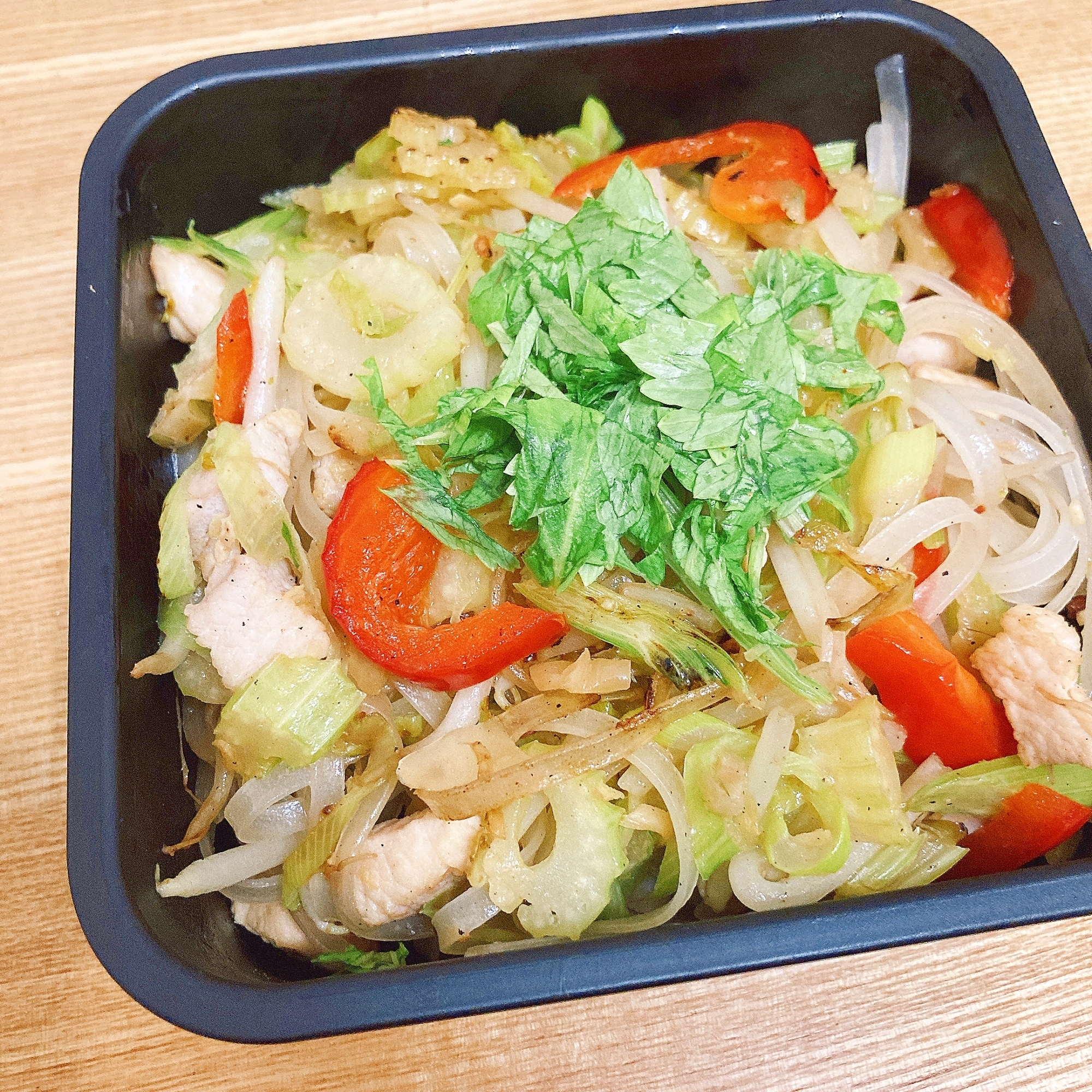 ライスヌードルで セロリの塩焼きそば レシピ 作り方 By Ayatoy 楽天レシピ ライスヌードルで セロリの塩焼きそば レシピ 作り方 By Ayatoy 楽天レシピ