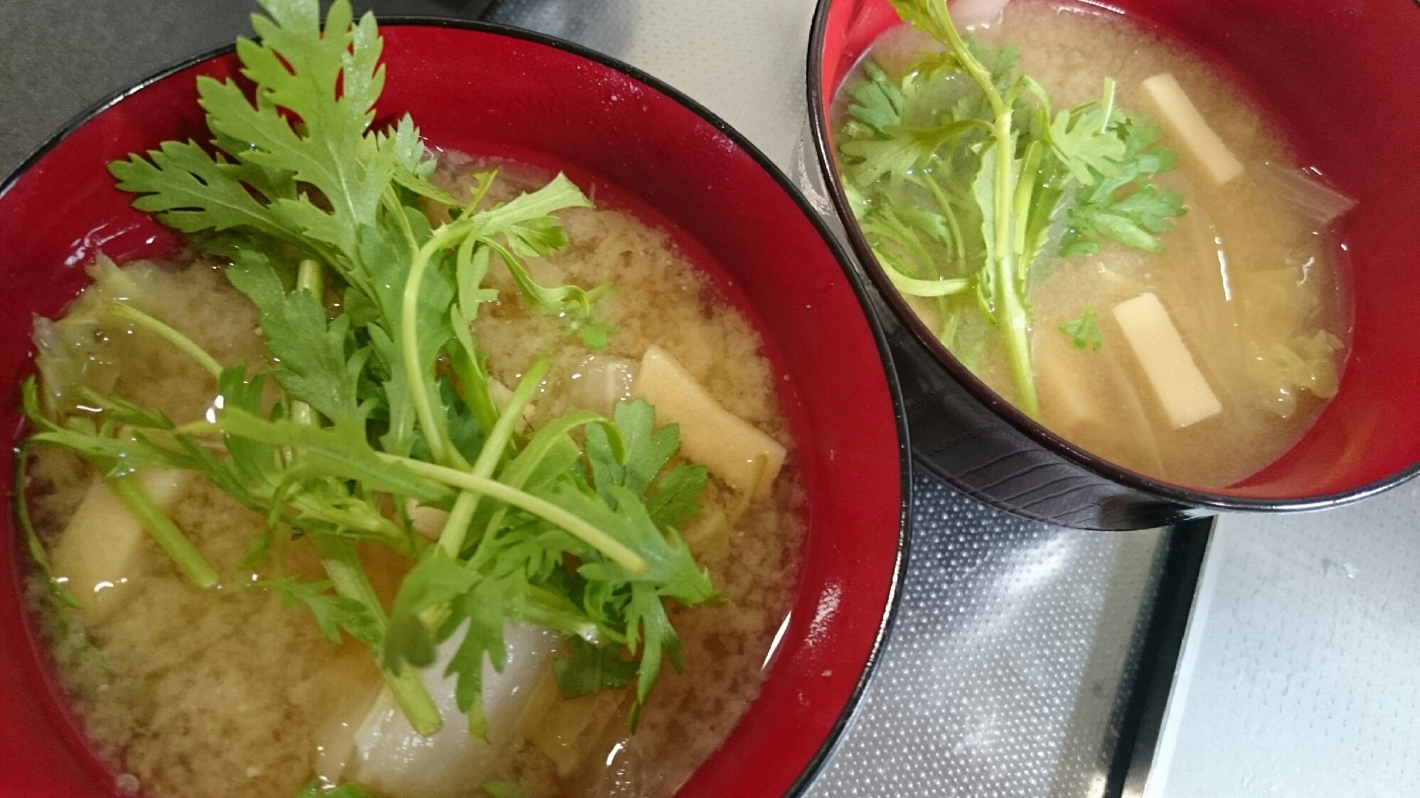 白菜と刻み高野豆腐の味噌汁〜春菊風味