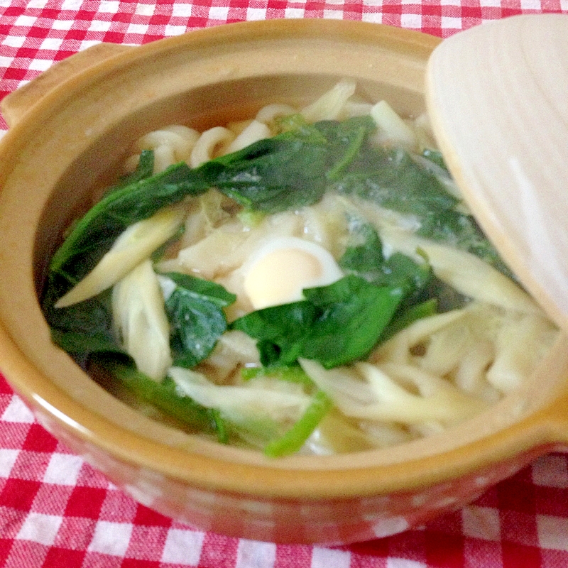 ほうれん草とうずらの卵の鍋焼きうどん♡