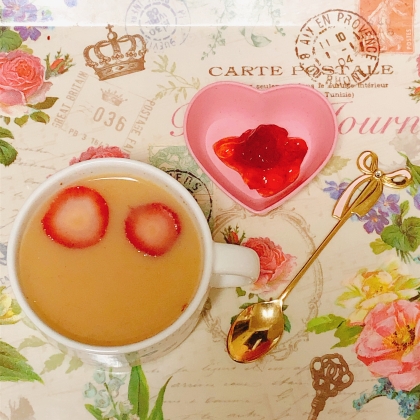 夢シニアさん♡ロイヤルミルクティ1日2回飲んだりします。夜は眠れないので朝から2回今日ものみましたෆ˚*いちごジャム美味しいです。